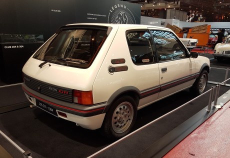 Peugeot 205 GTI blanche vue arrière Rétromobile 2018
