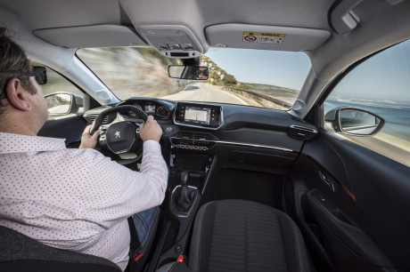 Embarqué Peugeot 208 Puretech 75 Active