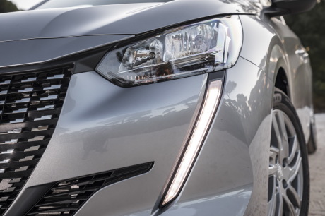 phares LED sur peugeot 208 active et allure