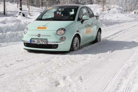 Un pneu hiver est supérieur sur ce terrain, mais les prestations du Pirelli Cinturato All Season sont correctes.