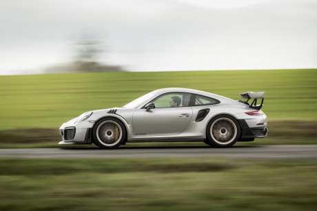 Porsche 911 GT2 RS Weissach profil gauche sur route