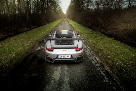 Porsche 911 GT2 RS Weissach statique arrière