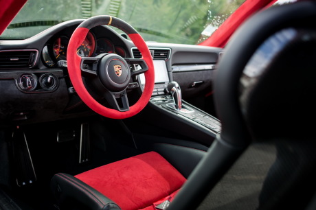 Porsche 911 GT2 RS Weissach poste de conduite