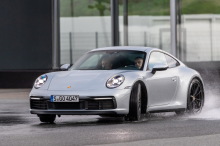 Porsche 911 992 2019 grise en glisse