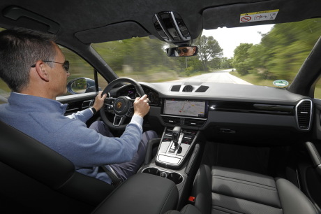au volant du porsche cayenne hybride