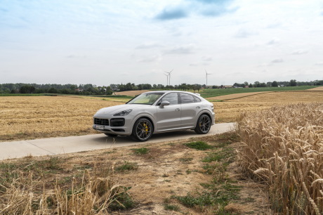 Porsche Cayenne Turbo S E-Hybrid coupé 2019 gris 3/4 avant