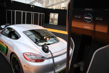 Porsche Cayman E-Volution borne de recharge