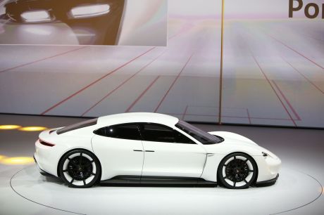 Il faut à la Porsche Mission E 3,5 secondes pour abattre le 0 à 100 km/h...