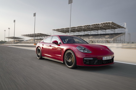 porsche panamera GTS 2019 sur circuit