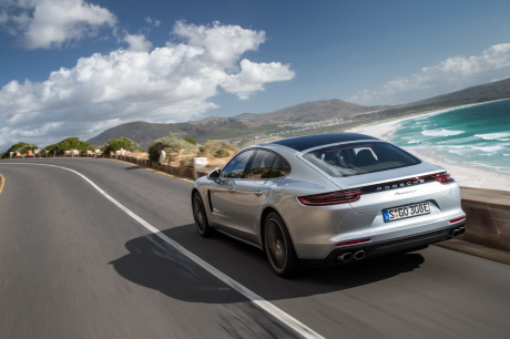 porsche panamera hybride 2017 en vue arrière