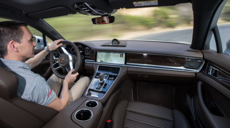 au volant de la porsche panamera hybride 2017