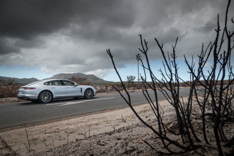 photo statique 2017 porsche panamera hybride
