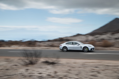 La Panamera hybride 2017 en test sur les routes d'Afrique du sud.