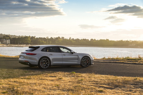 Porsche Panamera Sport Turismo Turbo craie arrière droit