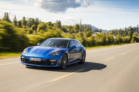 Porsche Panamera Sport Turismo Turbo bleu avant gauche
