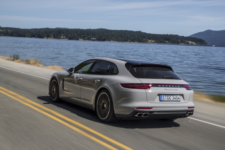 Porsche Panamera Sport Turismo Turbo craie arrière gauche en roulant