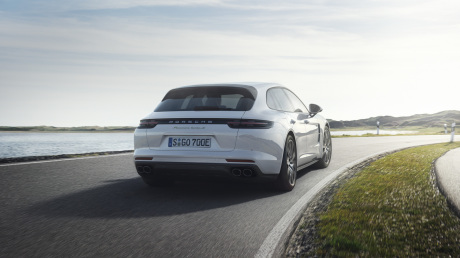 Porsche Panamera Sport Turismo hybride turbo vue arriÚre blanche