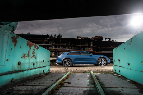 Porsche taycan cross turismo bleu