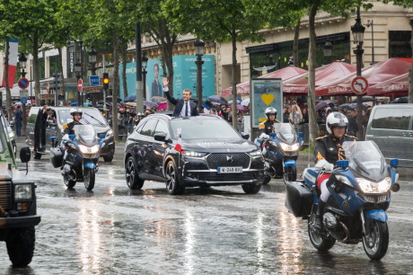 descente chanps-elysées ds 7 crossback président emmanuel macron