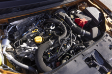 capot ouvert dacia sandero