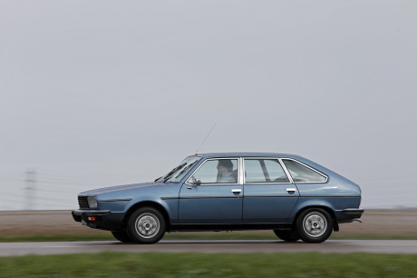 Renault 20 TS 1979 bleue 3/4 profil