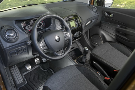 Renault Captur Intens 2017 planche de bord vue oblique