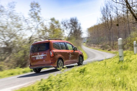 renault kangoo hybride puissance 2023