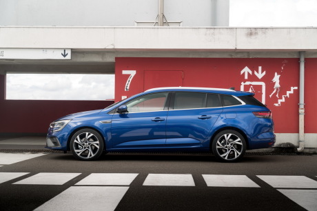 renault megane 4 hybride rechargeable de profil