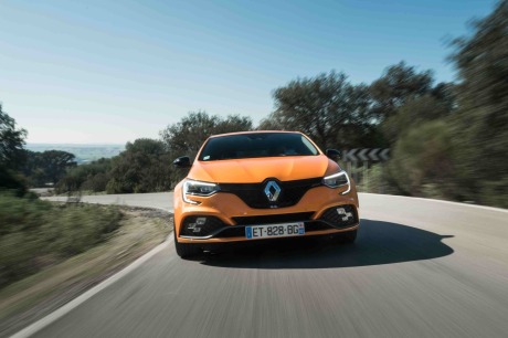 Renault Mégane RS orange tonic travelling de face