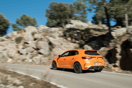 Renault Mégane RS orange tonic action arrière gauche