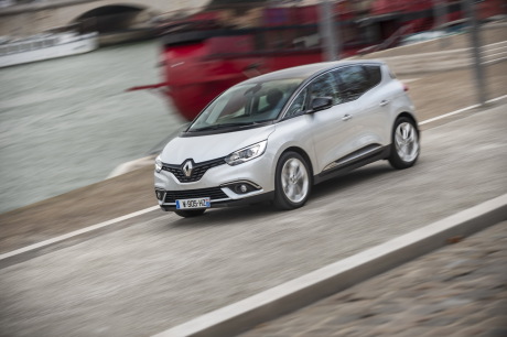Renault Sc̮̩̉̉nic Zen 2019 action avant gauche