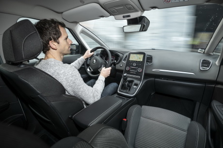 Renault Sc̮̩̉̉nic Zen 2019 embarqủ̮̩̉