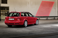 Audi RS4 B5 rouge vue arrière