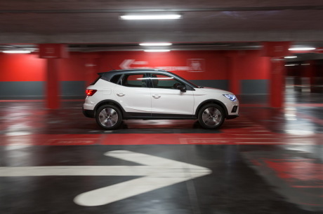 Seat Arona Xcellence blanc profil droit