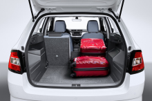 Coffre Skoda Fabia Combi 2014 avec des valises