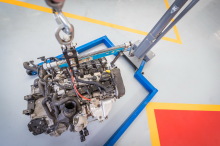 Skoda Fabia Combi verte démontée moteur atelier