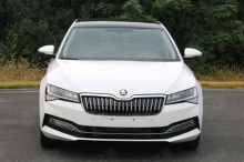 Skoda Superb restylée 2019 blanche vue avant