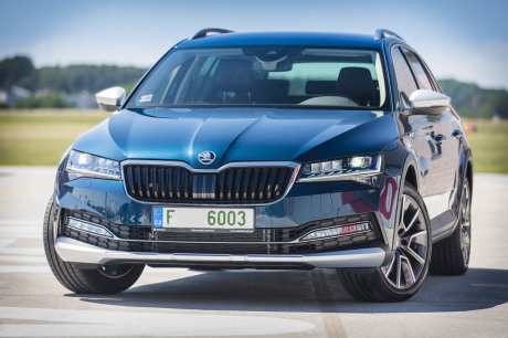 Face AV Skoda Superb Scout 2019