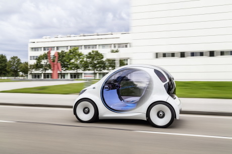 Smart Vision EQ Fortwo vue de profil blanche roulante