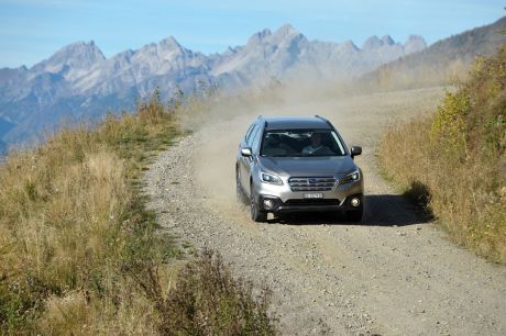 Aussi à l'aise sur les chemins que sur le bitume, le Subaru Outback 2.0D fait preuve d'une belle polyvalence.