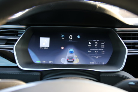 Ordinateur de bord Tesla Model S