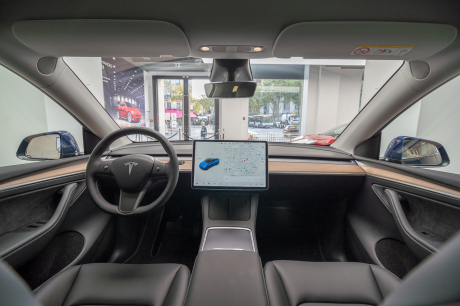 tesla model Y 2021 interieur