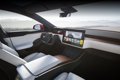 Tesla Model S volant