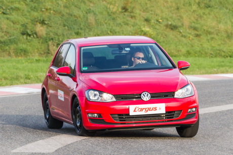Test pneus quatre saisons Volkswagen Golf VII rouge virage