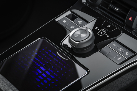 Toyota BZ4X concept console centrale