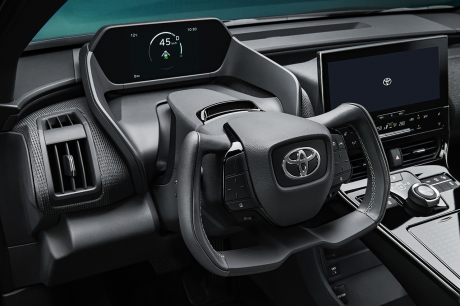 Toyota BZ4X 2022 volant et compteurs