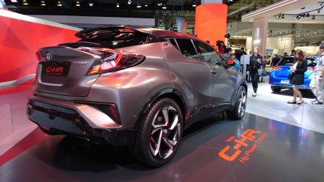 La vue arrière Toyota C-HR est encore plus spectaculaire sur ce concept HyPower.