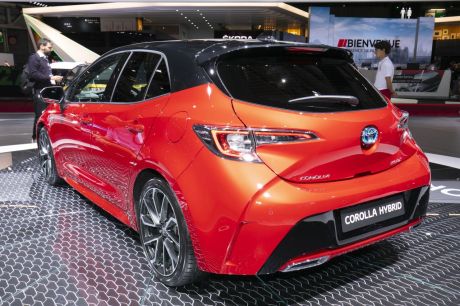 Toyota Corolla berline vue arriÃÅ¡re rouge toit noir