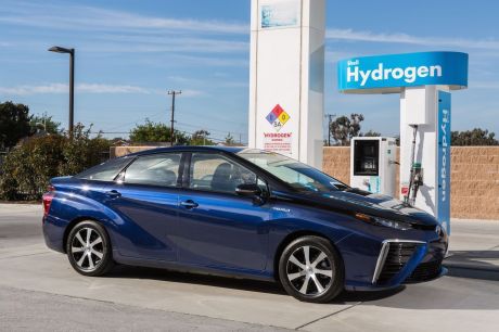 vue latérale toyota mirai 2015