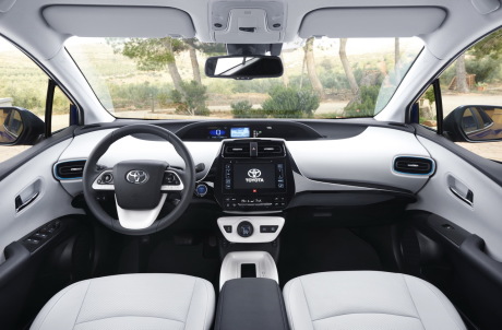 Toyota Prius 4 2016 planche de bord habitacle